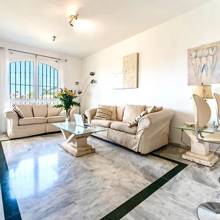 Apartamento Mijas Golf Retreat With Private Garden, Ideal For Golf Lovers